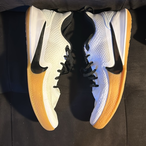 Kobe’s - Picture 2 of 5